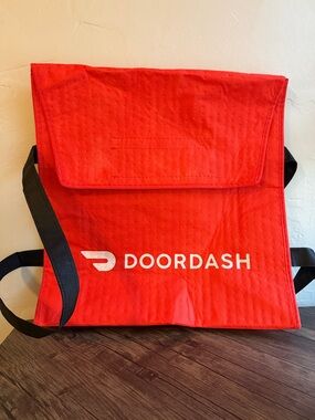 DoorDash Insulated Pizza Delivery Bag in Red
